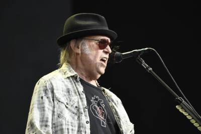 Neil Young: ‘If You Support Spotify, You are Destroying an Art Form’ - variety.com