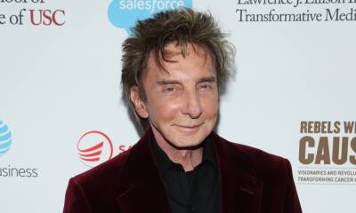 Barry Manilow Shuts Down a Rumor About His Spotify Presence - www.justjared.com - USA