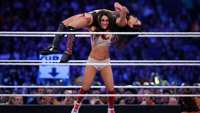 Nikki Brie Bella Make Epic Return To WWE’s Royal Rumble — Watch - hollywoodlife.com - Texas - county Dallas