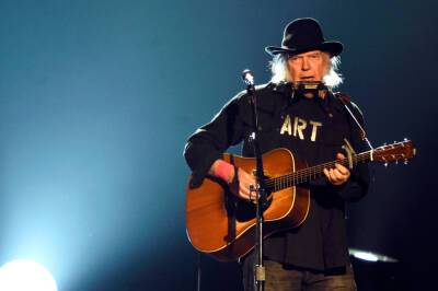 Neil Young Steers Fans To Amazon Music After Pulling Music From Spotify Due To COVID Misinformation - etcanada.com