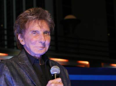 Barry Manilow Shoots Down Rumour He’s Removing His Music From Spotify - etcanada.com