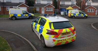 Neighbour opens door to find man 'stabbed in neck' after attempted murder - www.manchestereveningnews.co.uk