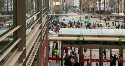 Police statement after 'hundreds of teenagers fighting' outside Arndale sparks evacuations - www.manchestereveningnews.co.uk - Manchester