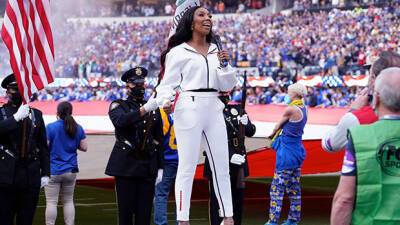 Brandy Channels Whitney Houston’s 1991 Super Bowl Look With White Tracksuit To Sing National Anthem - hollywoodlife.com - Los Angeles - California - San Francisco - Houston