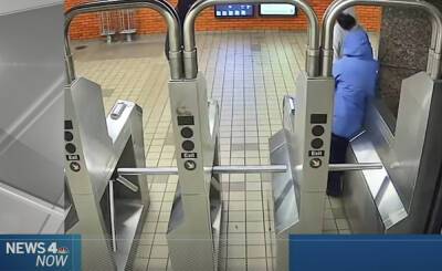 NYC Subway Fare Dodger Dies In One-In-A-Million Accident Jumping Turnstile! - perezhilton.com - New York - county Queens