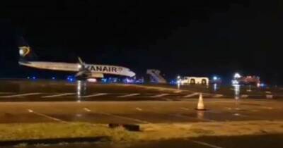 Ryanair flight makes emergency landing from 35,000ft after reports of fire on board - dailyrecord.co.uk - France - Manchester