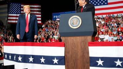 Hannity, Fox face ethical issues over Trump text revelations - abcnews.go.com - New York - Minnesota