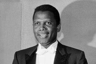 Tony Curtis - Harry Belafonte - Sidney Poitier - Sidney Poitier, Pioneering Oscar-Winning Actor and Director, Dies at 94 - thewrap.com - Hollywood - Bahamas - South Africa