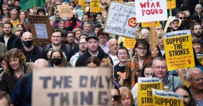 Andy Burnham - Hundreds turn out for Enough is Enough protest in city centre - manchestereveningnews.co.uk - Britain - Manchester - Birmingham