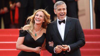 George Clooney and Julia Roberts Said Kissing Each Other On Set Can Get Awkward - www.glamour.com