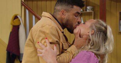 Nate Robinson - Alexander Smith - Vanessa Woodfield - Tracy Metcalfe - Amy Walsh - Emmerdale fans 'work out' new twist as Tracy and Nate rekindle romance in steamy scenes - ok.co.uk - county Hudson