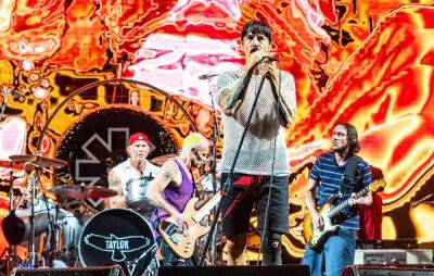 Watch Red Hot Chili Peppers give Eddie Van Halen tribute song live debut - www.nme.com - Chad