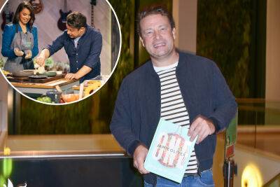 Jamie Oliver - Chef Jamie Oliver claims he takes on ‘feminine traits’ when he cooks - nypost.com - Britain