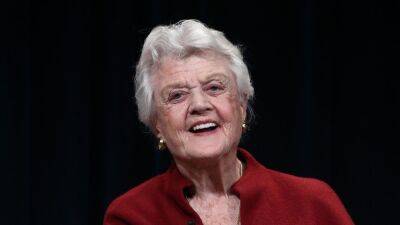 Angela Lansbury, Legendary Broadway Performer and ‘Murder She Wrote’ Star, Dies at Age 96 - www.glamour.com - Britain - Los Angeles - California