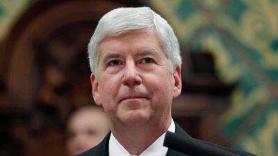 Former Michigan Gov. Rick Snyder urges judge to drop charges related to Flint water crisis - www.foxnews.com - Lake - Michigan