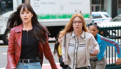 Dakota Johnson Spotted Filming 'Madame Web' Scene with Sydney Sweeney, Isabela Merced, & Celeste O'Connor! (Photos) - www.justjared.com - New York - county Young - city Hollywood, county Young