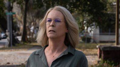 Michael Myers - David Gordon Green - Laurie Strode - Jamie Lee Curtis - Halloween Ends - Jamie Lee Curtis Reflects on 'Emotional' Goodbye to Laurie Strode With 'Halloween Ends' (Exclusive) - etonline.com