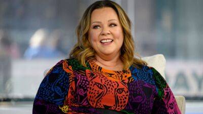 Melissa McCarthy's First Sex Talk With Her Teenage Daughter Involved Dog Poop - www.etonline.com