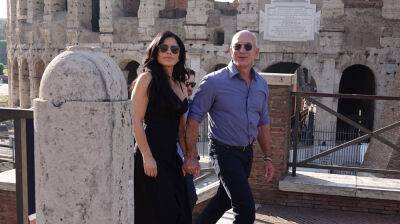 Jeff Bezos - Lauren Sanchez - Jeff Bezos & Girlfriend Lauren Sanchez Go Sightseeing at the Colosseum in Rome (Photos) - justjared.com - Italy - city Sanchez - city Rome, Italy