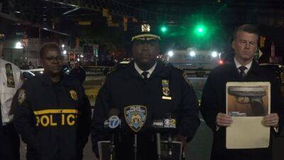 NYPD officers shoot, kill parolee who waved gun in crowd: police - www.foxnews.com - New York