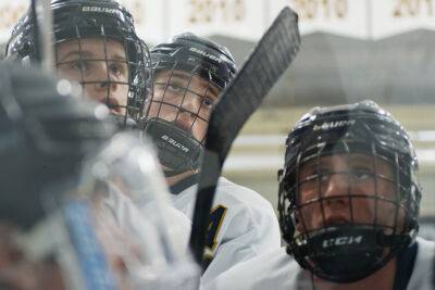‘Hockeyland’ captures high-stakes world of Minnesota high-school hockey: ‘It’s bonkers’ - nypost.com - Minnesota - USA - county Hall - county Bay