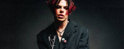 Yungblud is selling necklaces made out of his used chewing gum - completemusicupdate.com - USA