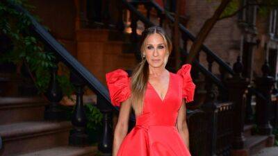 Sarah Jessica Parker - Sarah Jessica Parker Pays Tribute to Late Stepfather Paul Forste: 'You Will Be Missed Always' - etonline.com
