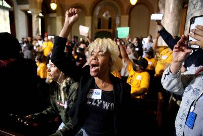 L.A. City Council To Meet In Person Again Tuesday As Protesters Seek To Shut Gatherings Down - deadline.com - Los Angeles - county Hall - county Person