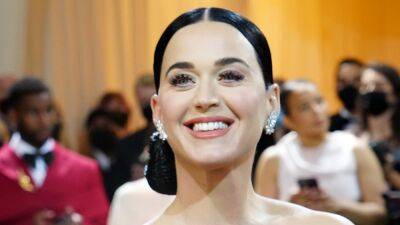 Katy Perry Jokes About Eye Twitch on Instagram - glamour.com - Las Vegas
