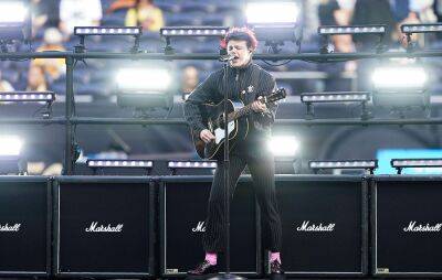 Watch Yungblud perform ‘The Funeral’, ‘Tissues’ and more at NFL London Games halftime show - nme.com - Minnesota - USA - New Orleans