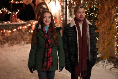 Lindsay Lohan - Lindsay Lohan Is ‘Falling For Christmas’ In First Images From Netflix Holiday Movie - etcanada.com - Ireland - Netflix