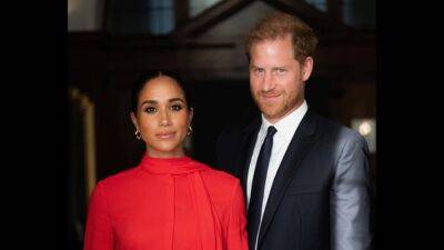 Meghan Markle and Prince Harry Hold Hands in Powerful BTS Photos From U.K. Event - www.glamour.com - Manchester - county Hand