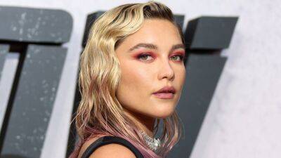 Florence Pugh - Christopher Nolan - Alexander Skarsgard - Florence Pugh Says She Was Asked to Lose Weight and Alter Her Face For a Role - glamour.com - Los Angeles