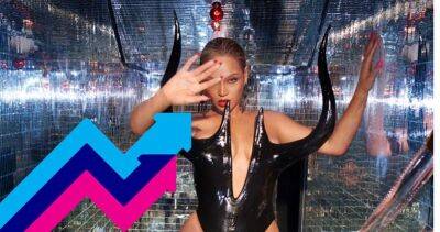 Tate Macrae - Sam Ryder - Beyonce's CUFF IT locks itself to Number 1 on Official Trending Chart - officialcharts.com - city Columbia