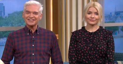 Holly Willoughby - Phillip Schofield - prince Harry - Meghan - Charles - Matthew Wright - Charles Iii III (Iii) - Williams - queen consort Camilla - ITV This Morning's Holly Willoughby defends Harry and Meghan as they release new photo days after King Charles' family portrait - manchestereveningnews.co.uk - Britain - Scotland