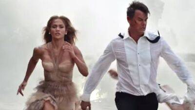 Jennifer Lopez - Josh Duhamel - Ben Affleck - Jennifer Lopez and Josh Duhamel Team Up and Kick Pirate Booty in 'Shotgun Wedding' Trailer - etonline.com