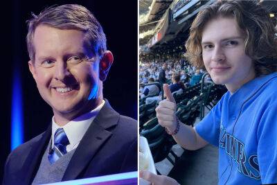 Alex Trebek - Ken Jennings - Mayim Bialik - ‘Jeopardy!’ host Ken Jennings posts rare photo of his teen son Dylan - nypost.com - Seattle