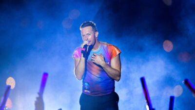 Chris Martin - Chris Martin Has a ‘Serious Lung Infection,' Coldplay Postpones Shows - etonline.com - Britain - Brazil - city Rio De Janeiro