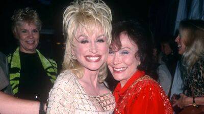 Dolly Parton pays tribute to her longtime friend Loretta Lynn: 'We’ve been like sisters' - www.foxnews.com - Nashville