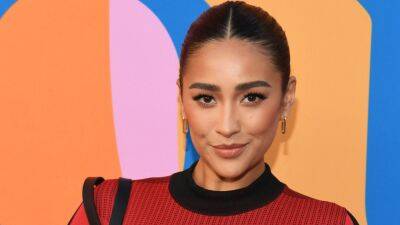 Maia Reficco - Shay Mitchell May Have Just Come Out as Bisexual - glamour.com