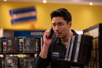 Randall Park - Randall Park Attempts To Save The Last Standing ‘Blockbuster’ In Trailer For New Series - etcanada.com - Netflix