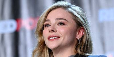 Chloe Moretz & 'The Peripheral' Cast Members Attend New York Comic Con After The Series' Trailer Premiere - www.justjared.com - New York - New York