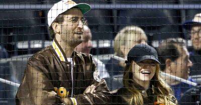 Emma Stone - Dave Maccary - Easy A - Emma Stone and Husband Dave McCary Get Booed During Date Night at Mets-Padres Game: See Photos - usmagazine.com - New York - California - county San Diego