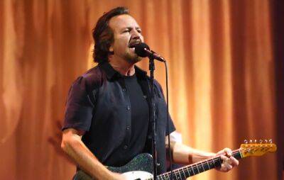 Watch Eddie Vedder cover The Cure’s ‘Just Like Heaven’ - www.nme.com - California - Las Vegas - Latvia
