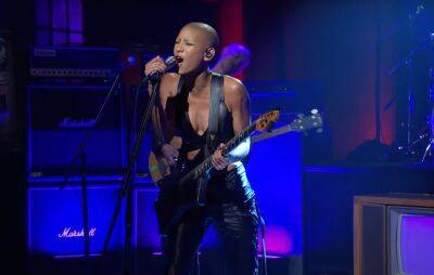 Watch Willow deliver a punishing two-song set on ‘SNL’ - www.nme.com