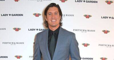 Vernon Kay debuts huge back tattoo and shocked fans are in stitches - www.ok.co.uk - London - New York