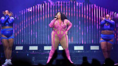Lizzo Clapped Back at Kanye West During Toronto Concert - www.glamour.com - USA