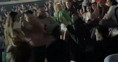 N-Dubz Glasgow crowd rammy caught on camera as man suffers violent kick to head - www.dailyrecord.co.uk