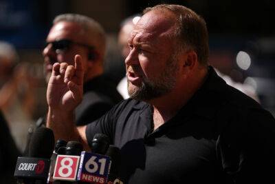 Alex Jones - Alex Jones Ordered To Pay Another $473 Million In Damages To Sandy Hook Families, Bringing Total Near $1.5 Billion – Update - deadline.com - Texas - state Connecticut - city Sandy