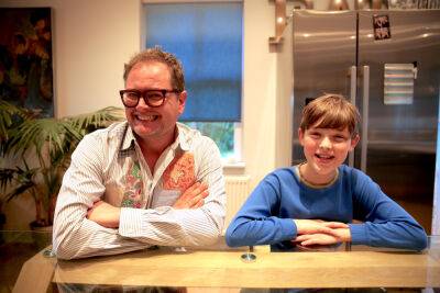 ITV Lines Up Autobiographical Alan Carr Comedy ‘Changing Ends’ With ‘Belfast’s Oliver Savile Playing Comedian’s Younger Self - deadline.com - Britain - county Northampton